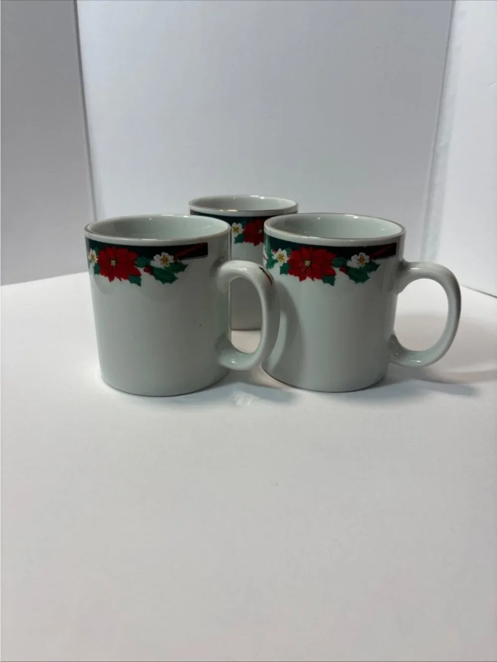 Tienshan Fine China Deck The Halls Christmas Mugs Set Of 3  Vintage 2000